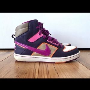 Nike High-Tops. Cool colour combo. Love!